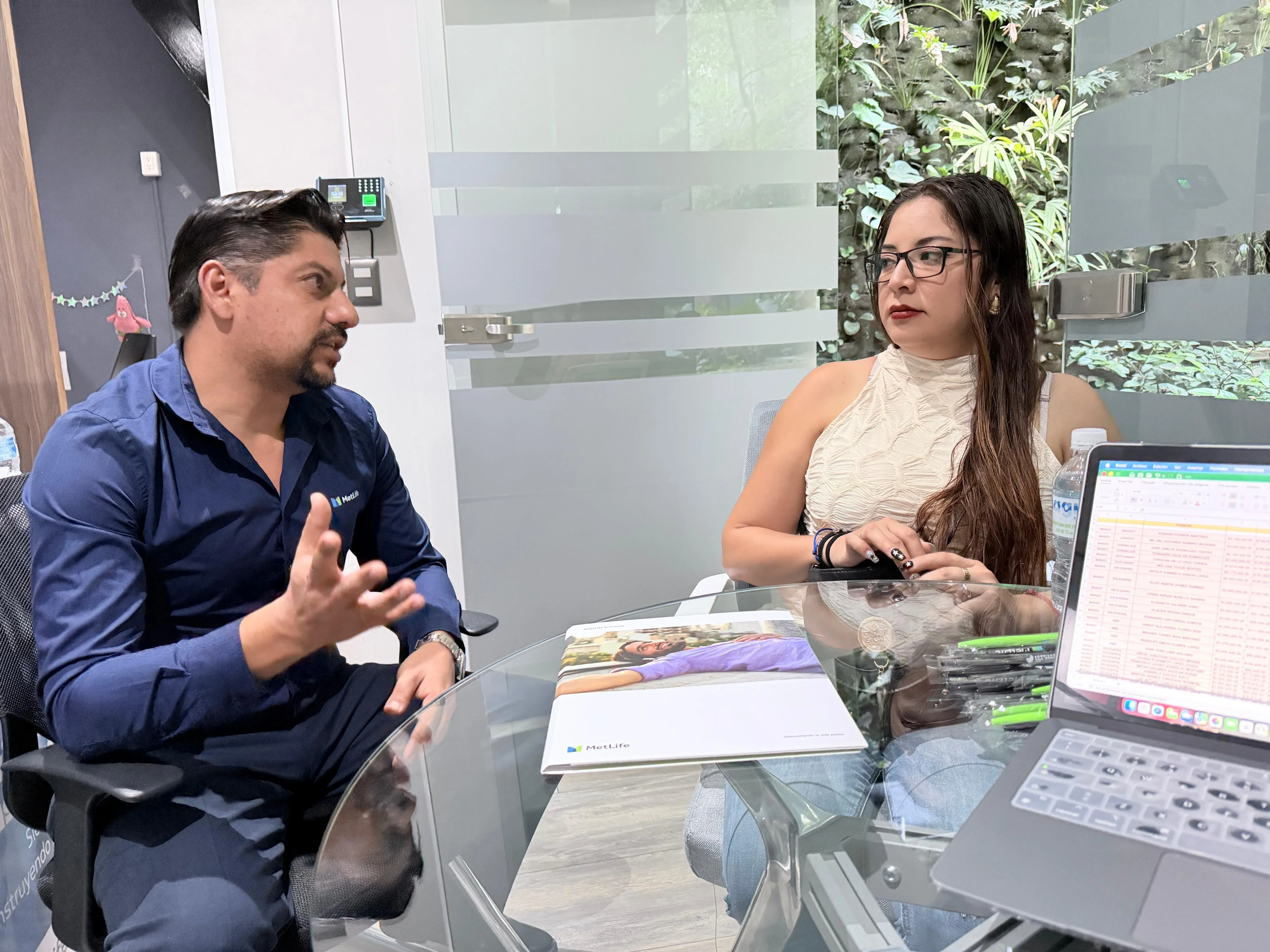 Entrega de Póliza 1